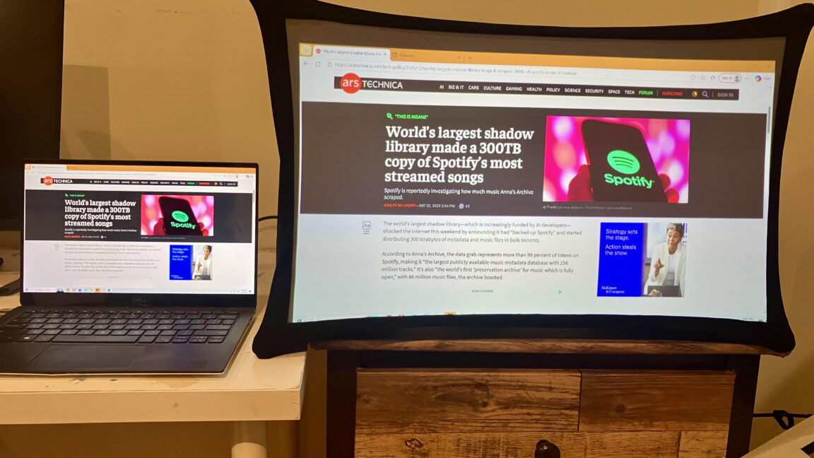 Splay はディスプレイとしては標準以下ですが、エキサイティングなポータブル プロジェクターです