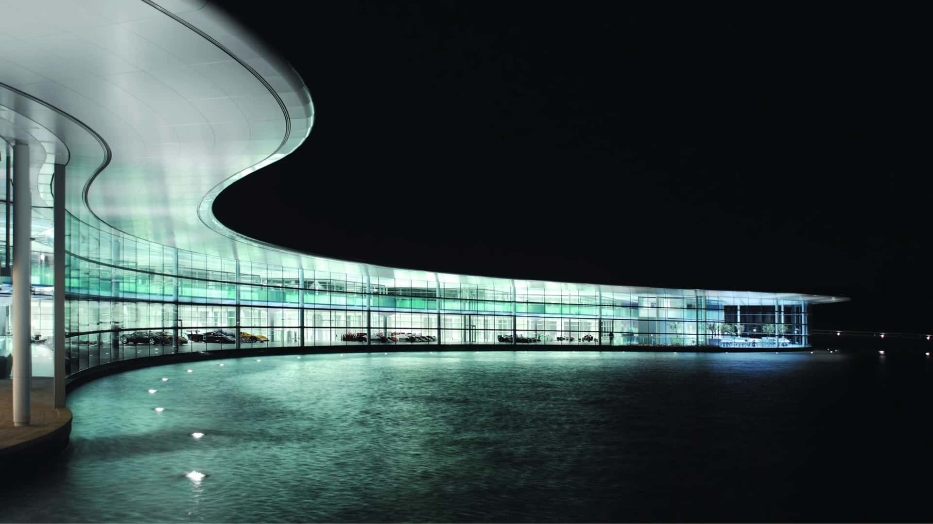 マクラーレン本社がヒット映画に登場し続けるのはなぜですか?