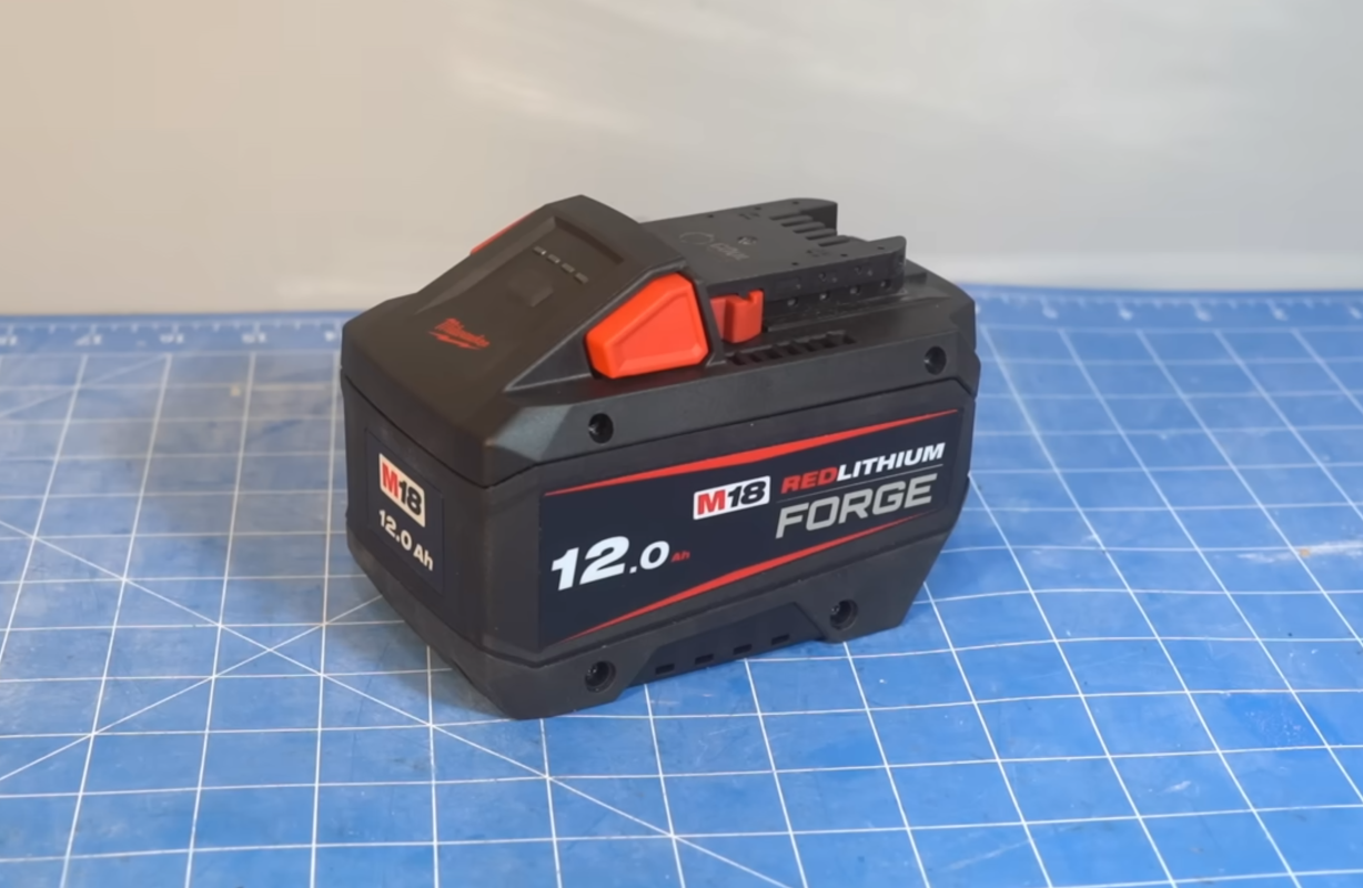 高価なバッテリーには安っぽいトリックが隠されている