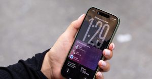 iOS 26.2 は、Liquid Glass、AirDrop、Apple Music のアップデートで利用可能になります