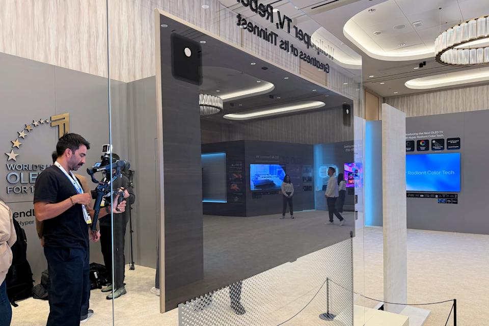 LG 2026 壁紙 OLED TV 背面から