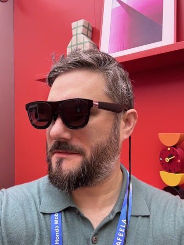 xreal one pro AR メガネを着用している Timothy Werth