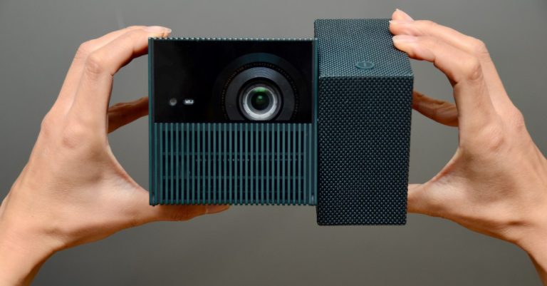 TCLのPlayCubeプロジェクターはルービックキューブより楽しい