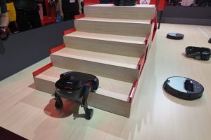 Roborock は、登山中に実際に掃除をする世界初のロボット掃除機を発表